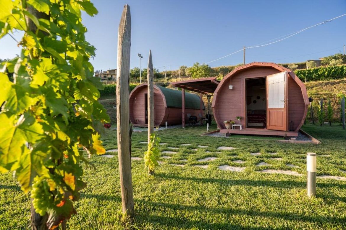Dormire nelle botti di una cantina calabrese